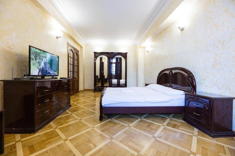 קייב 911 Apartments Antonovichа מראה חיצוני תמונה