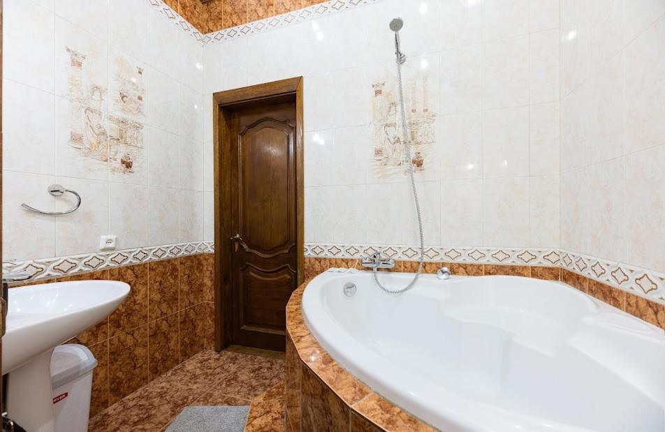 קייב 911 Apartments Antonovichа מראה חיצוני תמונה